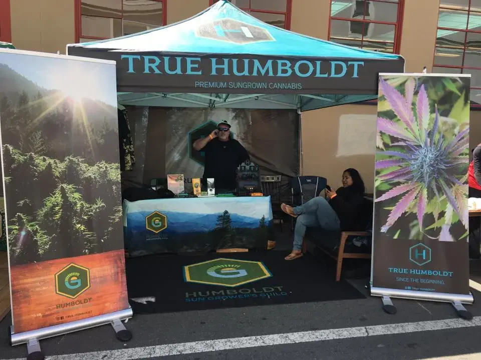 True Humbolt 10x10 Heavy-duty MONARCHTENT and retractable banners