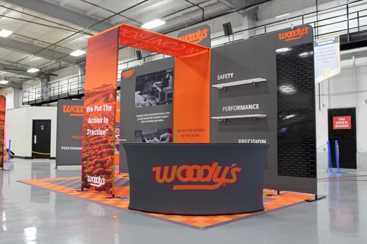 Woody’s Arched Event Backdrop Trade Show Setup