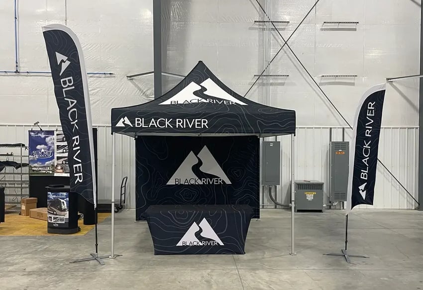 blackriver_10x10_monarchtent_smallfeatherflag_stretchtablecover_sm