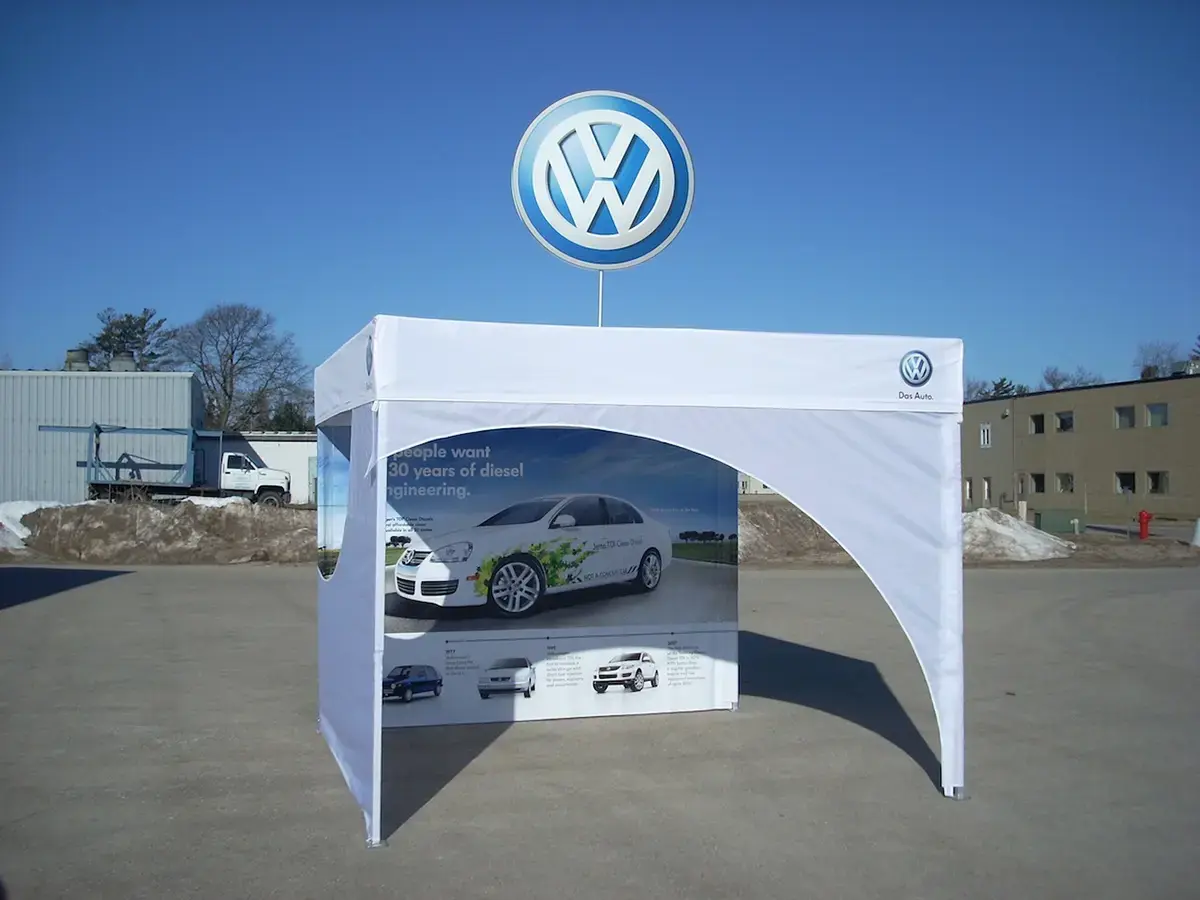 VW MONARCHFLATROOF tent with rigid lollipop sign.